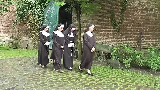 Türbanlı sikişleri rahibeleri
